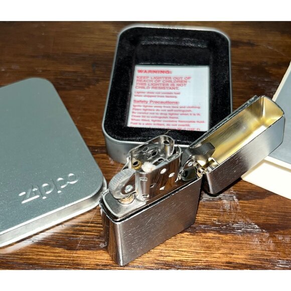 Zippo USA Patriotic Flag Windproof Lighter w/ Gift Box, Monogramed - Picture 5 of 5